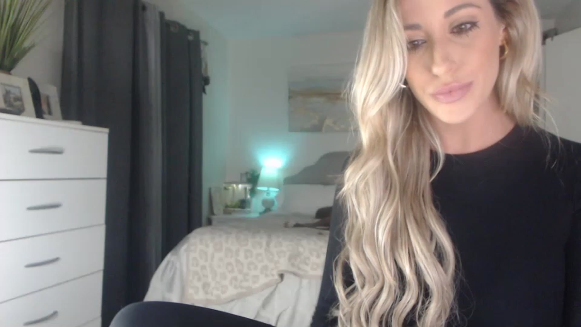 Gallery image thumbnail from Queen_bambii's myfreecams stream on, 06/08/2023, 08:07 image 10 of 20