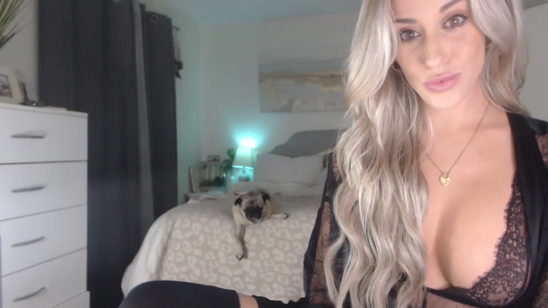 Gallery image thumbnail from Queen_bambii's myfreecams stream on, 06/17/2023, 05:10 image 16 of 20