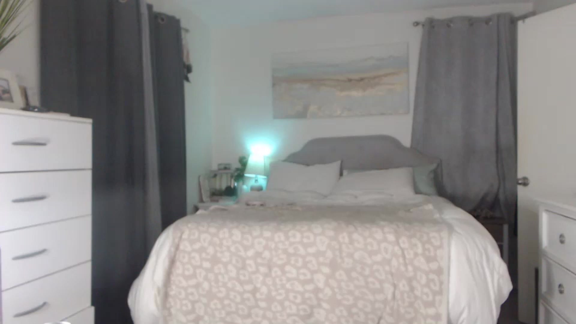 Gallery image thumbnail from Queen_bambii's myfreecams stream on, 06/17/2023, 05:10 image 17 of 20