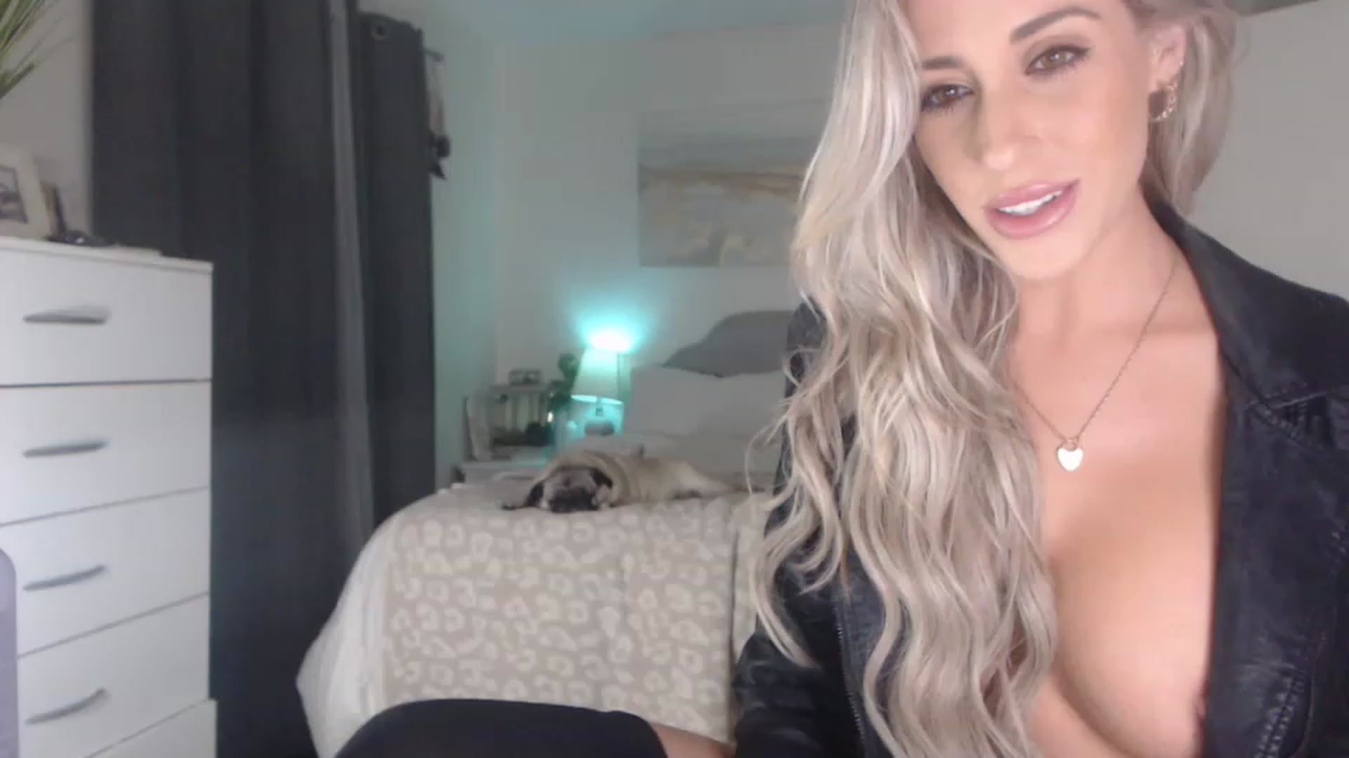 Gallery image thumbnail from Queen_bambii's myfreecams stream on, 06/17/2023, 06:25 image 13 of 20