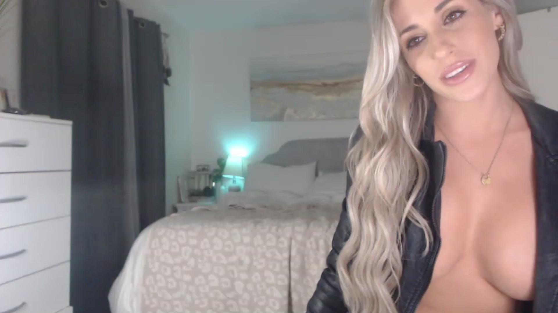 Gallery image thumbnail from Queen_bambii's myfreecams stream on, 06/17/2023, 07:11 image 20 of 20