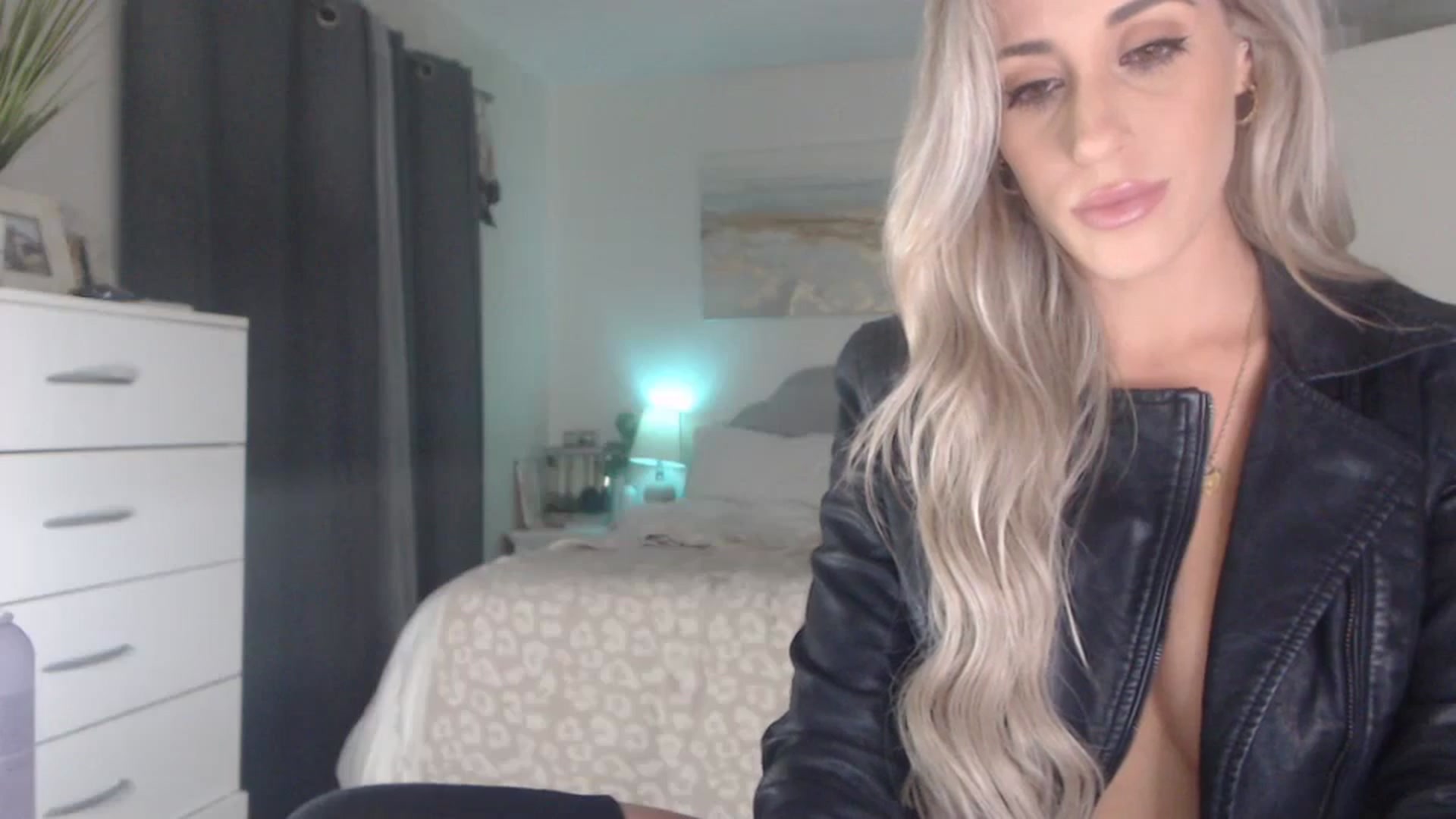 Gallery image thumbnail from Queen_bambii's myfreecams stream on, 06/17/2023, 07:29 image 20 of 20