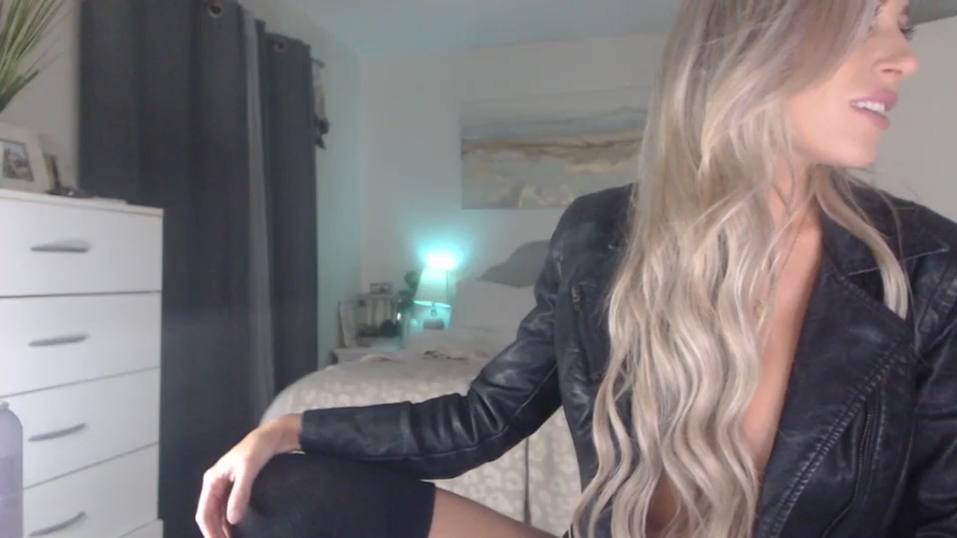 Gallery image thumbnail from Queen_bambii's myfreecams stream on, 06/17/2023, 07:29 image 19 of 20