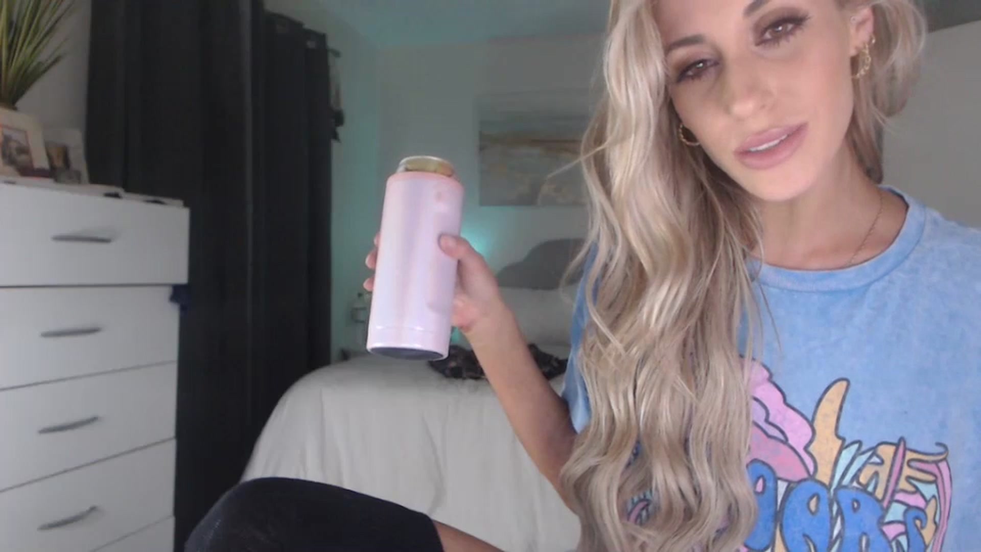 Gallery image thumbnail from Queen_bambii's myfreecams stream on, 06/22/2023, 08:40 image 16 of 20