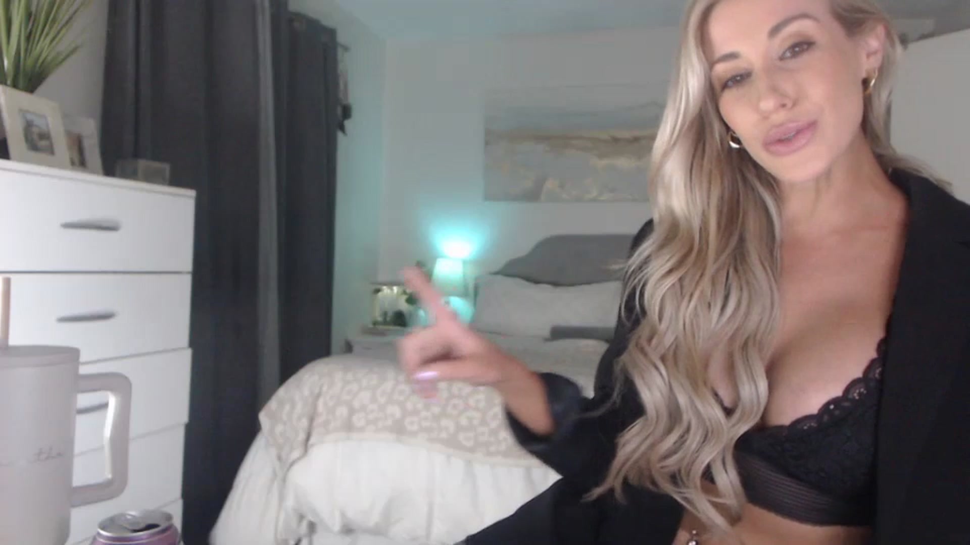 Gallery image thumbnail from Queen_bambii's myfreecams stream on, 06/29/2023, 06:24 image 3 of 20