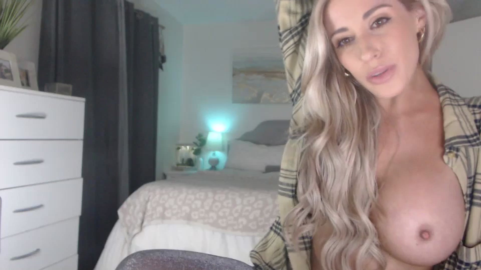 Gallery image thumbnail from Queen_bambii's myfreecams stream on, 06/29/2023, 06:49 image 8 of 20