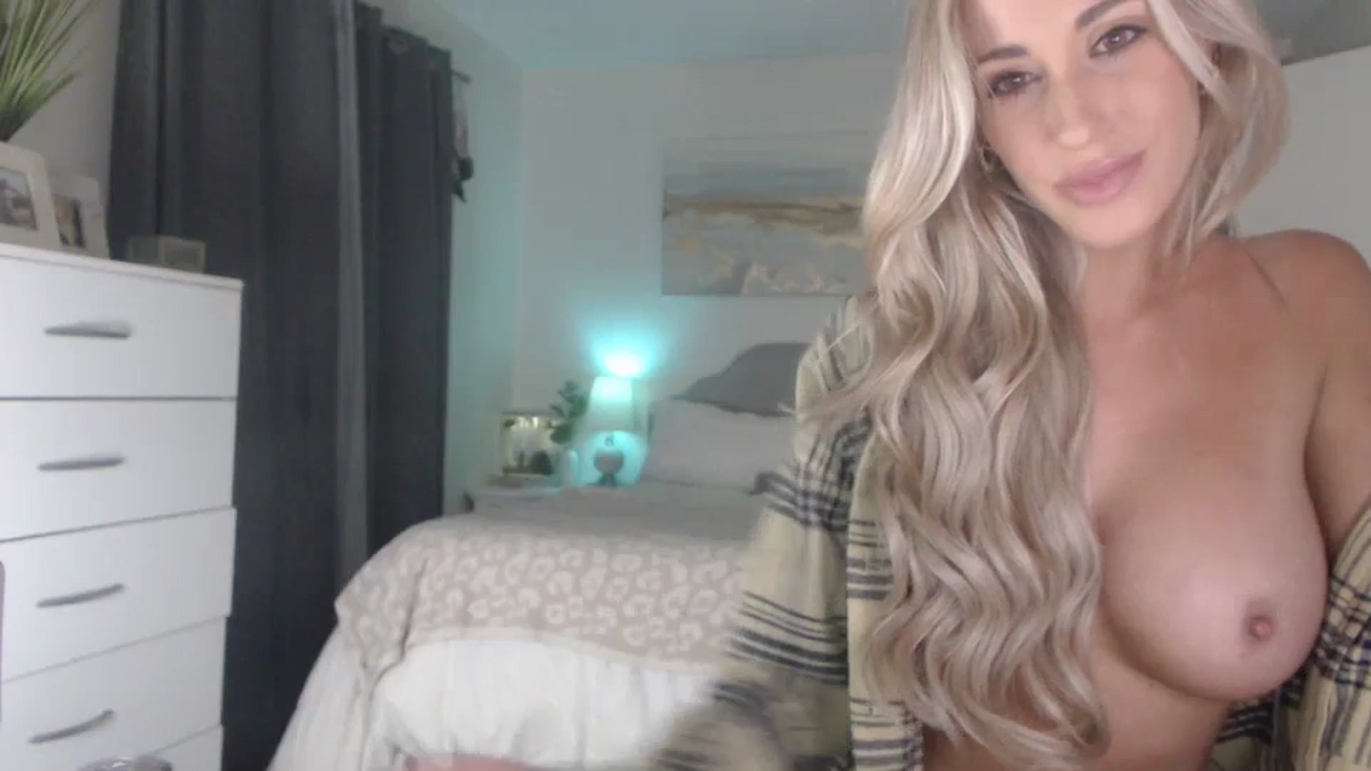Gallery image thumbnail from Queen_bambii's myfreecams stream on, 06/29/2023, 06:49 image 10 of 20