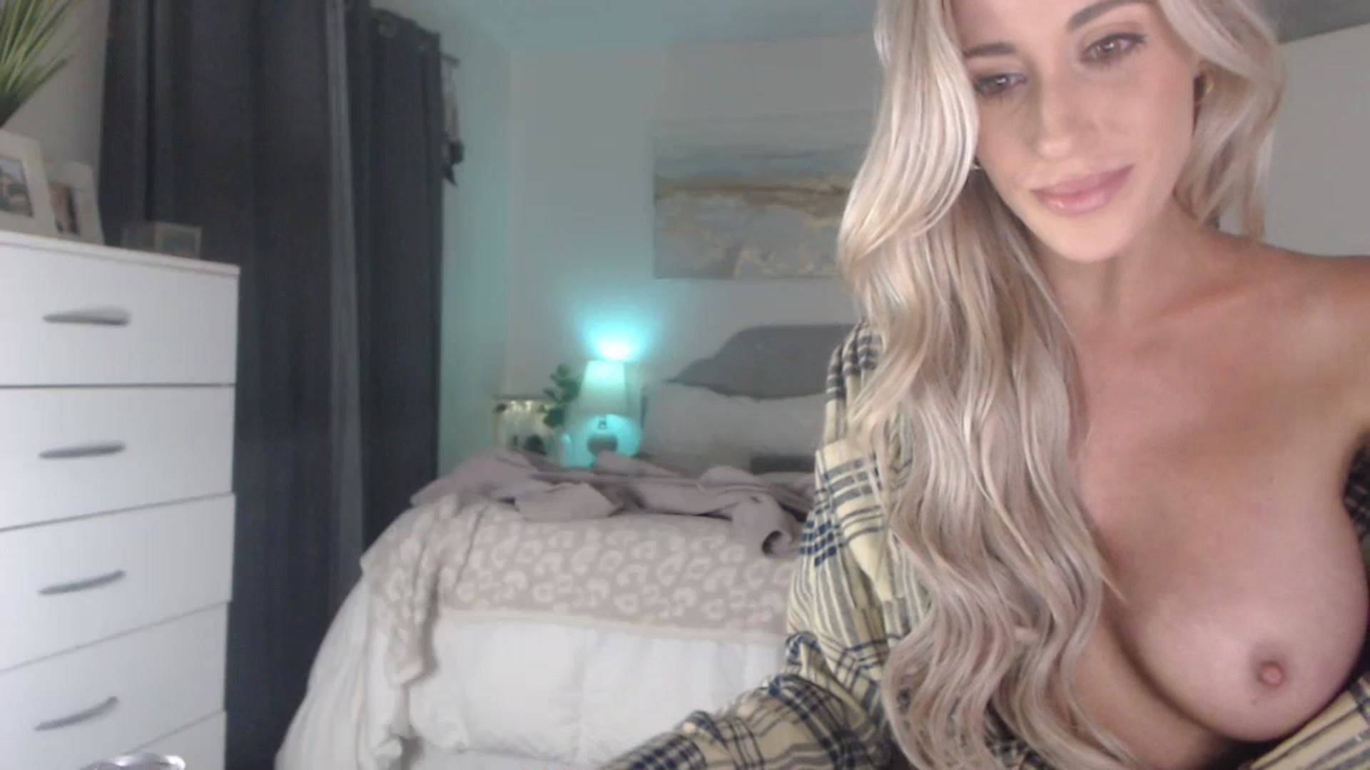 Gallery image thumbnail from Queen_bambii's myfreecams stream on, 06/29/2023, 07:14 image 20 of 20