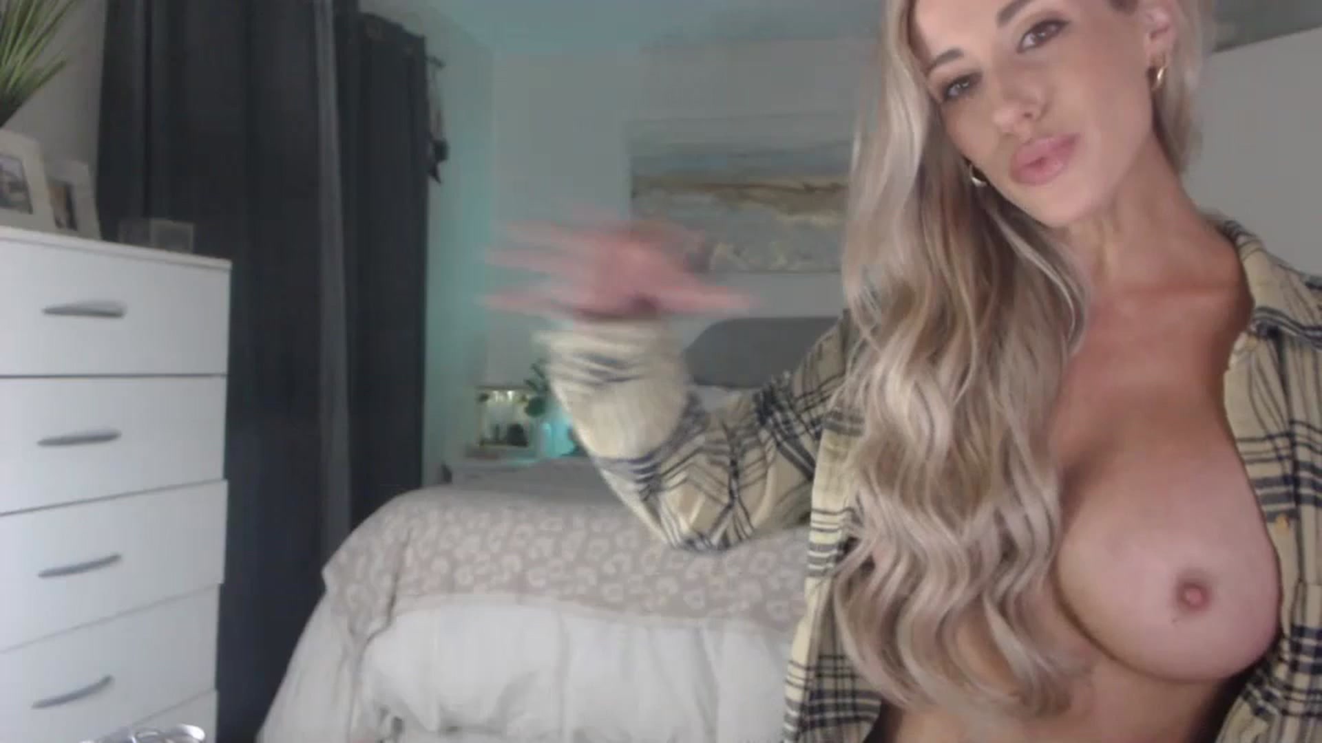 Gallery image thumbnail from Queen_bambii's myfreecams stream on, 06/29/2023, 07:14 image 5 of 20