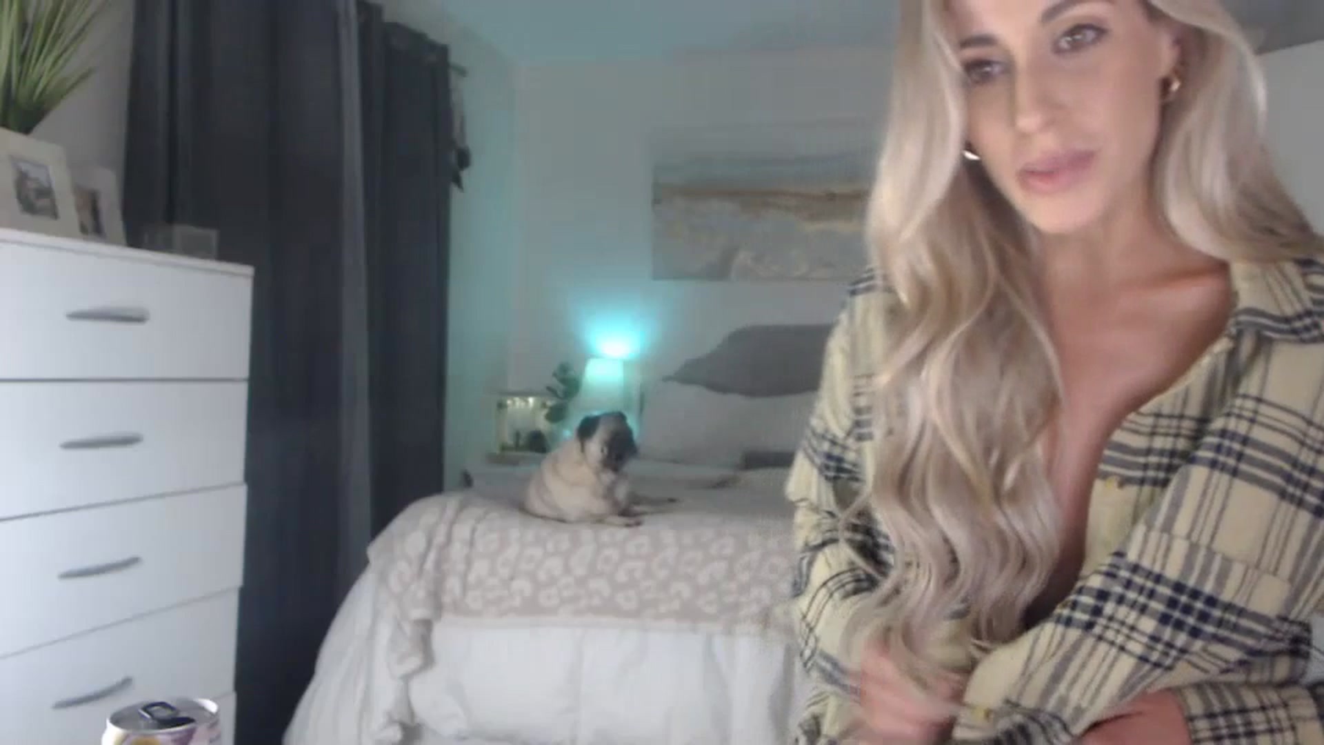 Gallery image thumbnail from Queen_bambii's myfreecams stream on, 06/29/2023, 07:57 image 10 of 20