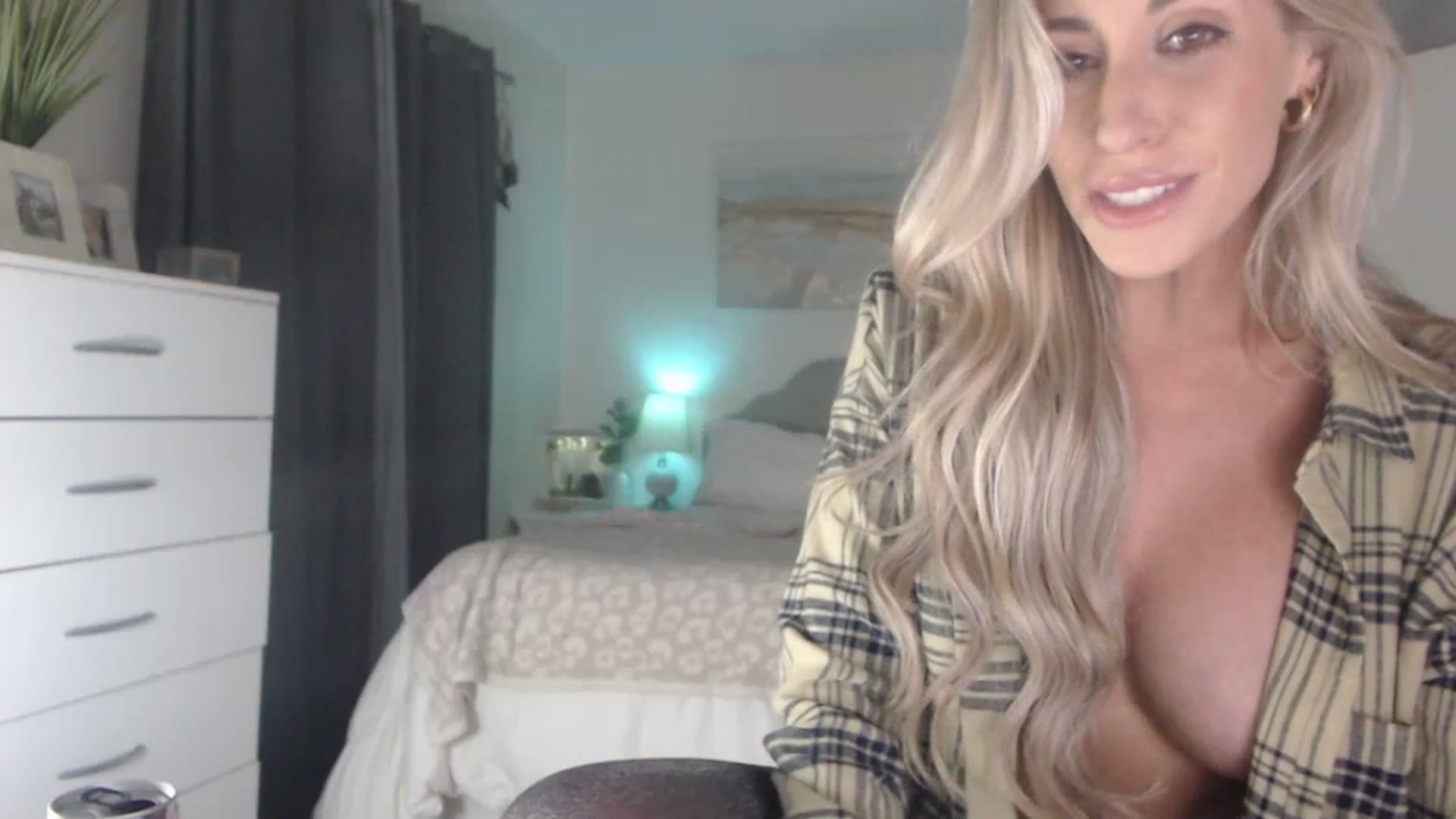 Gallery image thumbnail from Queen_bambii's myfreecams stream on, 06/29/2023, 07:57 image 12 of 20