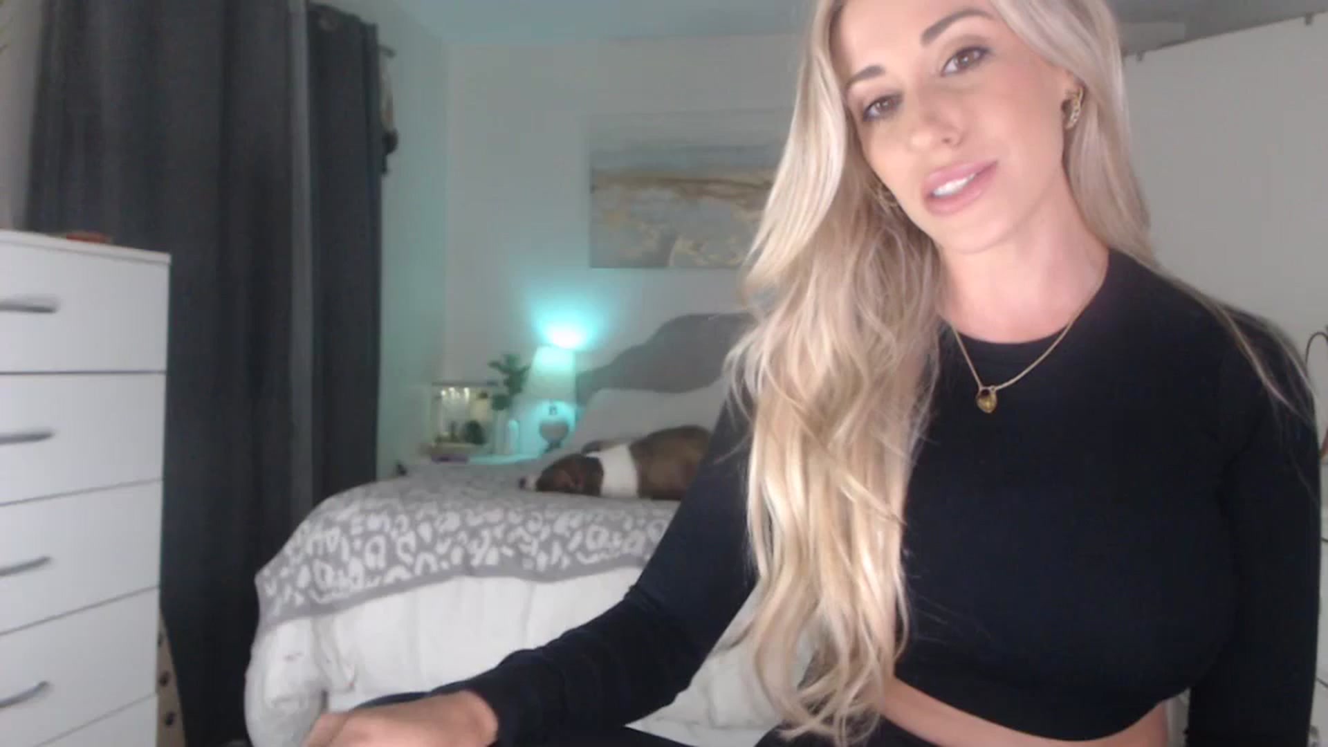 Gallery image thumbnail from Queen_bambii's myfreecams stream on, 07/12/2023, 04:02 image 1 of 20