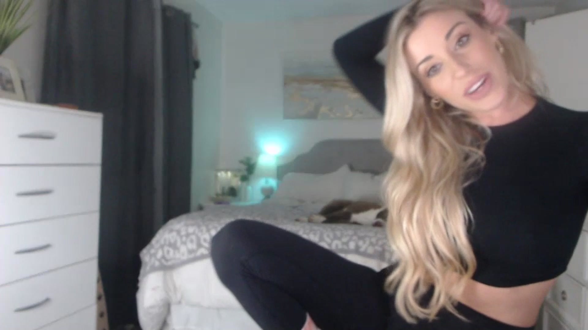 Gallery image thumbnail from Queen_bambii's myfreecams stream on, 07/12/2023, 04:02 image 7 of 20