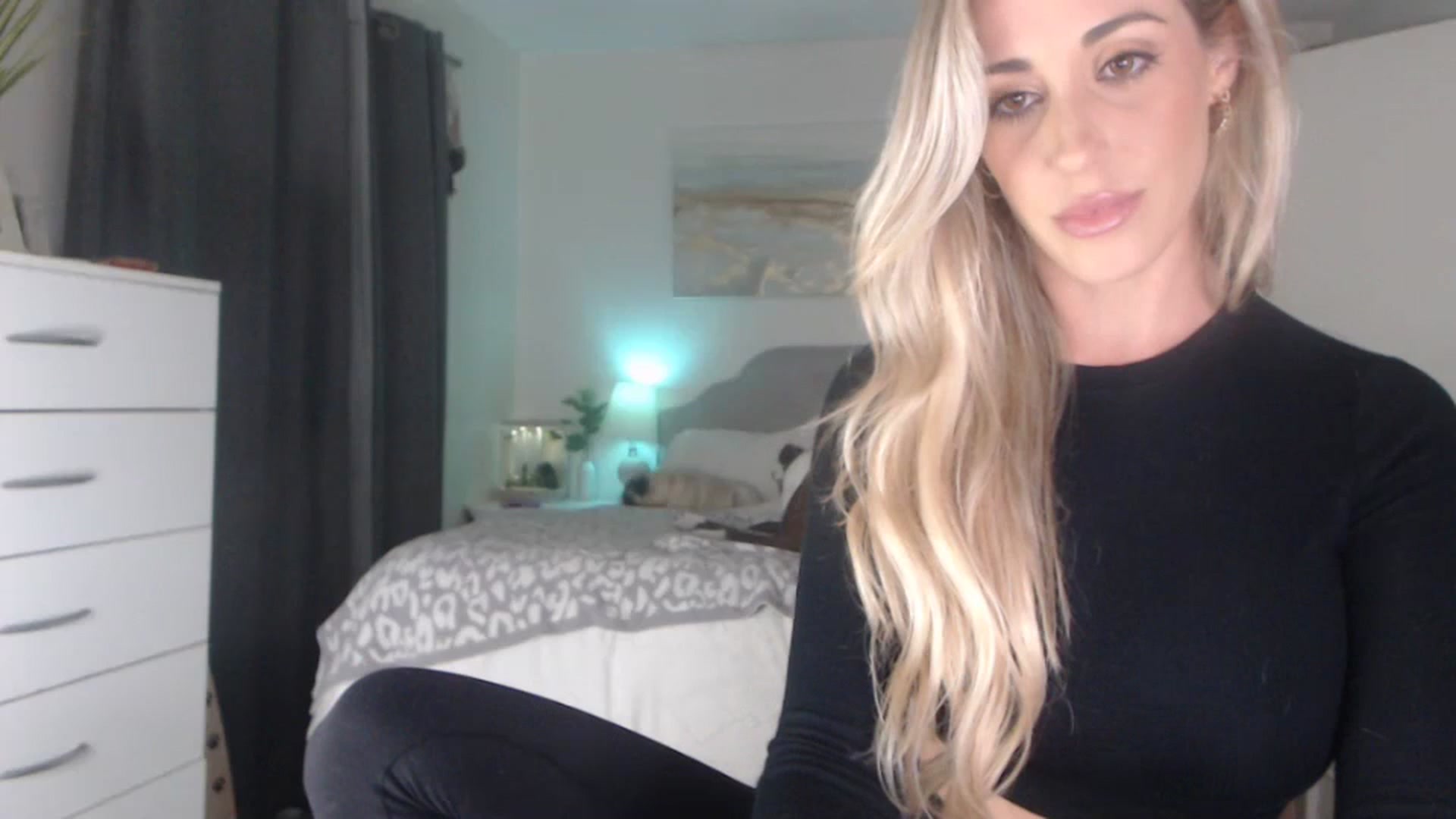 Gallery image thumbnail from Queen_bambii's myfreecams stream on, 07/12/2023, 04:02 image 15 of 20