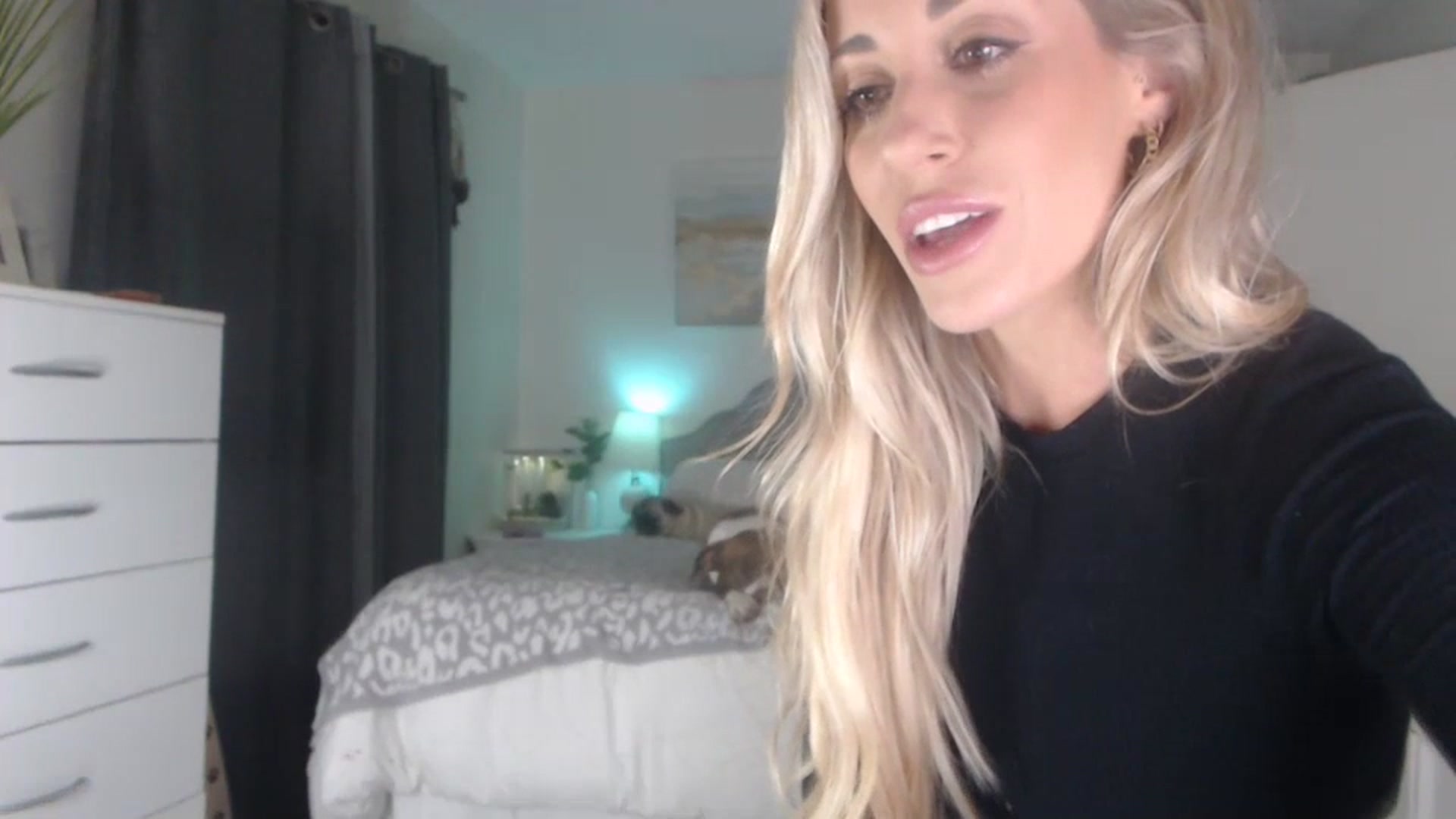Gallery image thumbnail from Queen_bambii's myfreecams stream on, 07/12/2023, 04:02 image 16 of 20