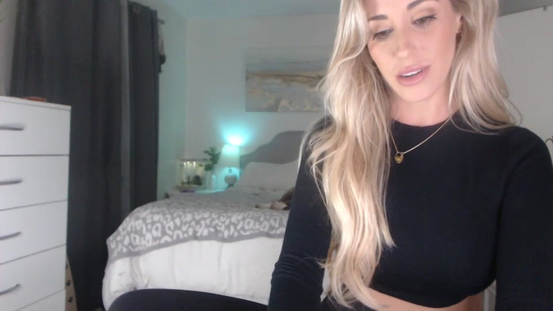 Gallery image thumbnail from Queen_bambii's myfreecams stream on, 07/12/2023, 04:02 image 6 of 20