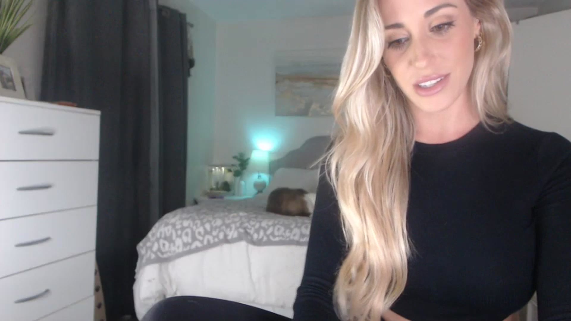 Gallery image thumbnail from Queen_bambii's myfreecams stream on, 07/12/2023, 04:02 image 10 of 20