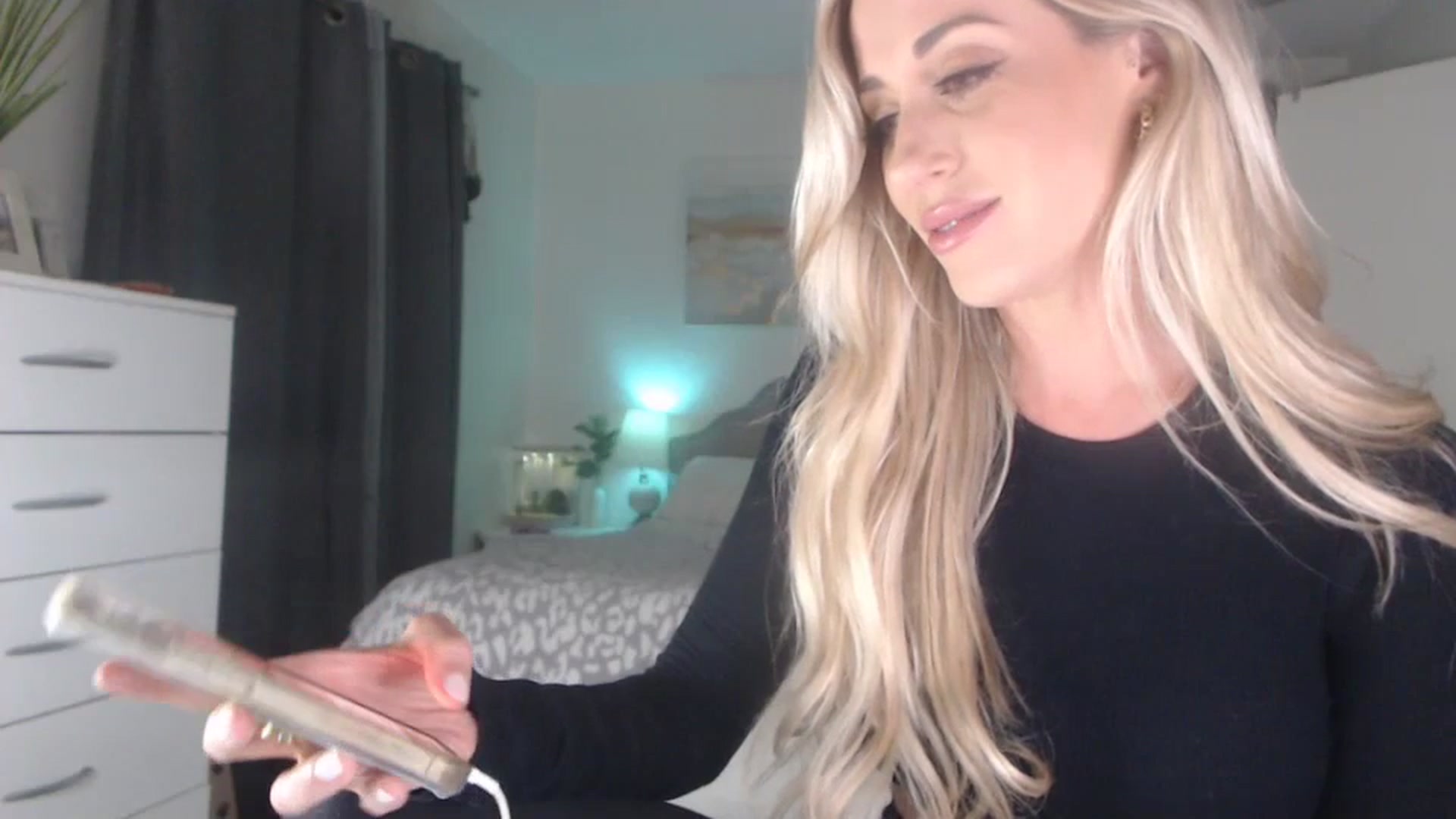Gallery image thumbnail from Queen_bambii's myfreecams stream on, 07/12/2023, 05:25 image 9 of 20