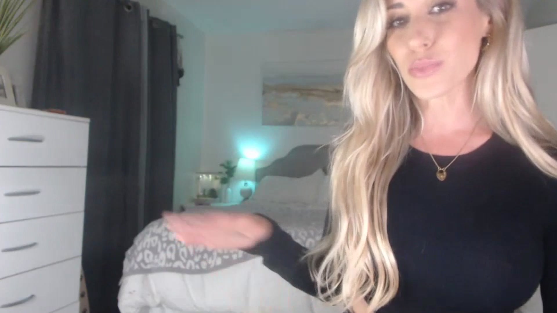 Gallery image thumbnail from Queen_bambii's myfreecams stream on, 07/12/2023, 05:25 image 7 of 20