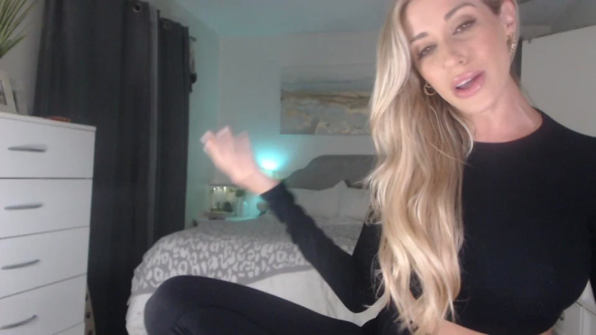 Gallery image thumbnail from Queen_bambii's myfreecams stream on, 07/12/2023, 05:25 image 5 of 20