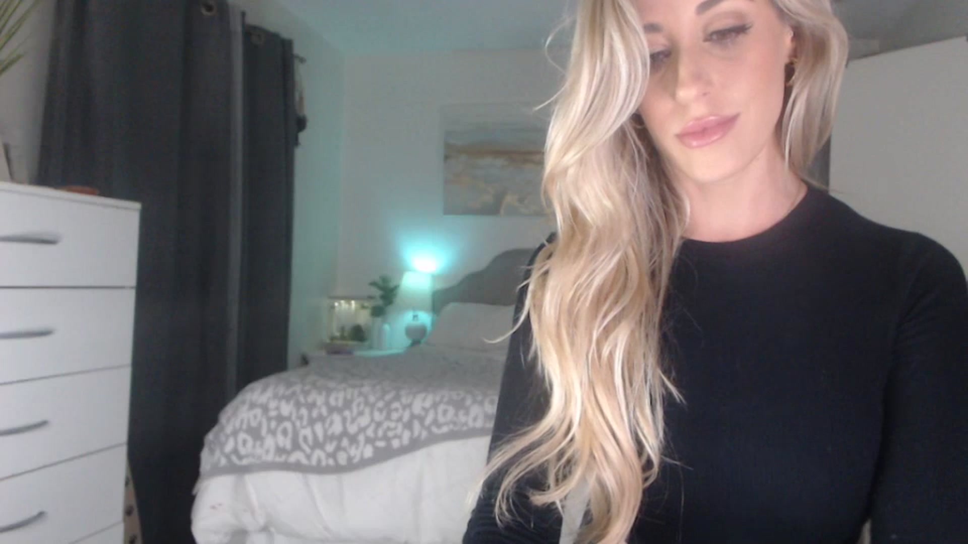 Gallery image thumbnail from Queen_bambii's myfreecams stream on, 07/12/2023, 05:25 image 17 of 20
