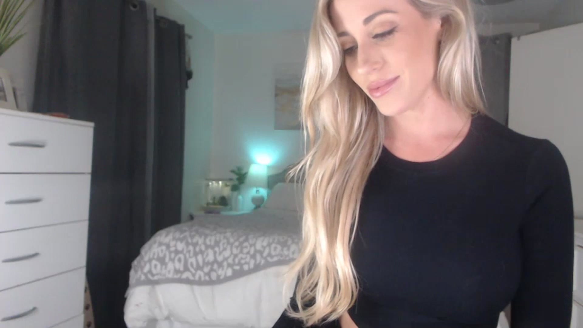 Gallery image thumbnail from Queen_bambii's myfreecams stream on, 07/12/2023, 05:25 image 12 of 20