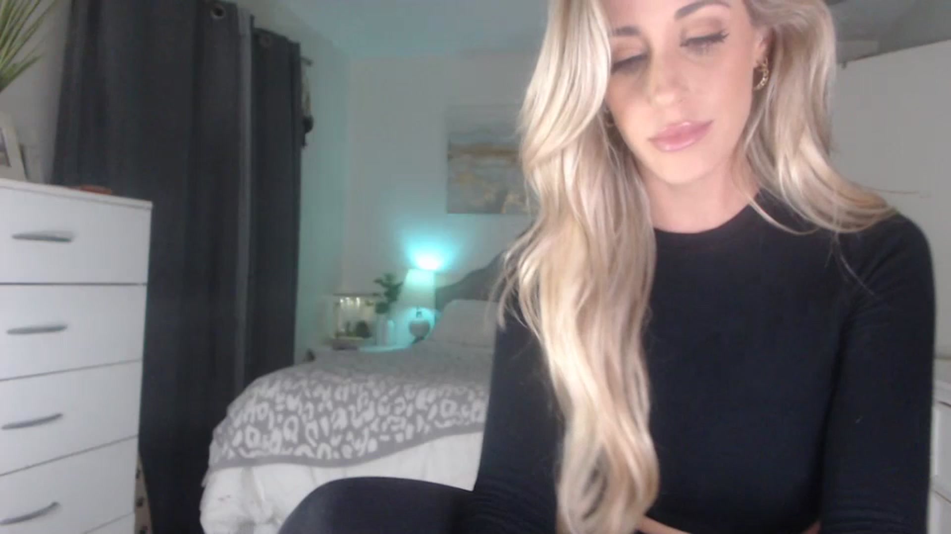 Gallery image thumbnail from Queen_bambii's myfreecams stream on, 07/12/2023, 05:25 image 1 of 20