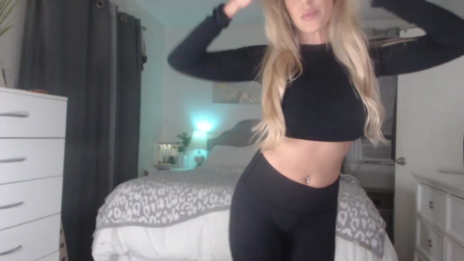 Gallery image thumbnail from Queen_bambii's myfreecams stream on, 07/12/2023, 05:25 image 15 of 20