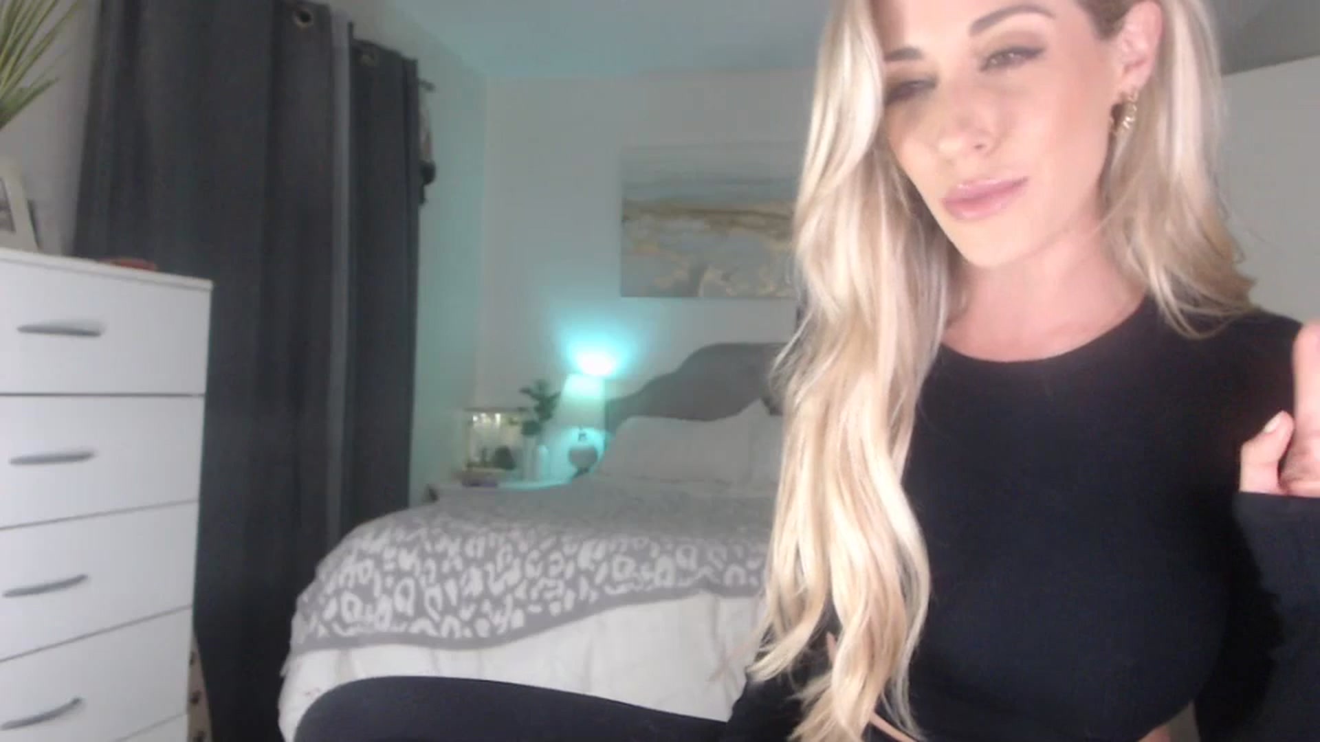 Gallery image thumbnail from Queen_bambii's myfreecams stream on, 07/12/2023, 05:25 image 4 of 20