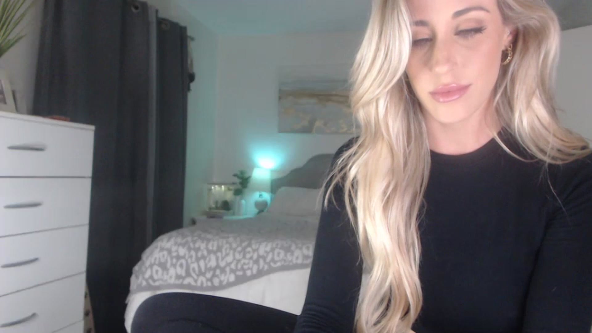 Gallery image thumbnail from Queen_bambii's myfreecams stream on, 07/12/2023, 05:25 image 2 of 20