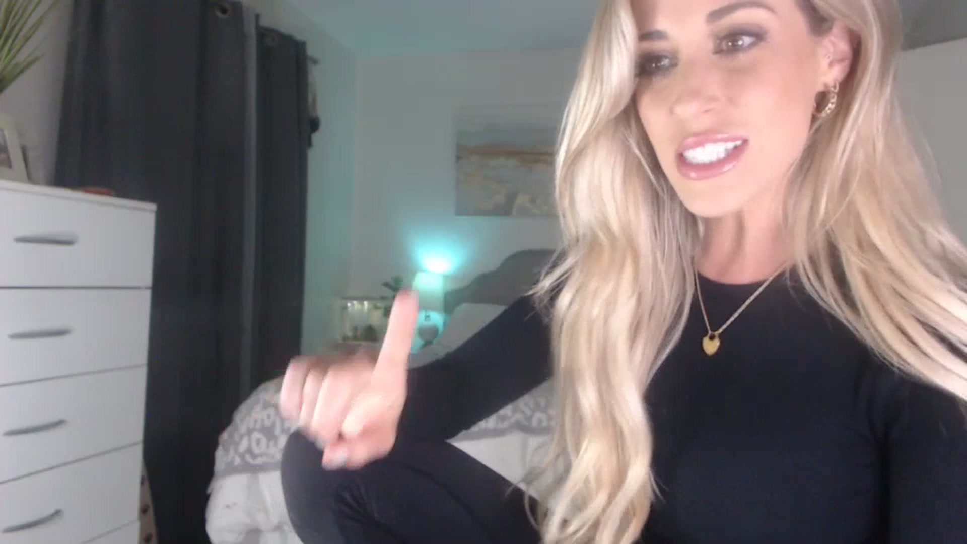 Gallery image thumbnail from Queen_bambii's myfreecams stream on, 07/12/2023, 05:25 image 8 of 20