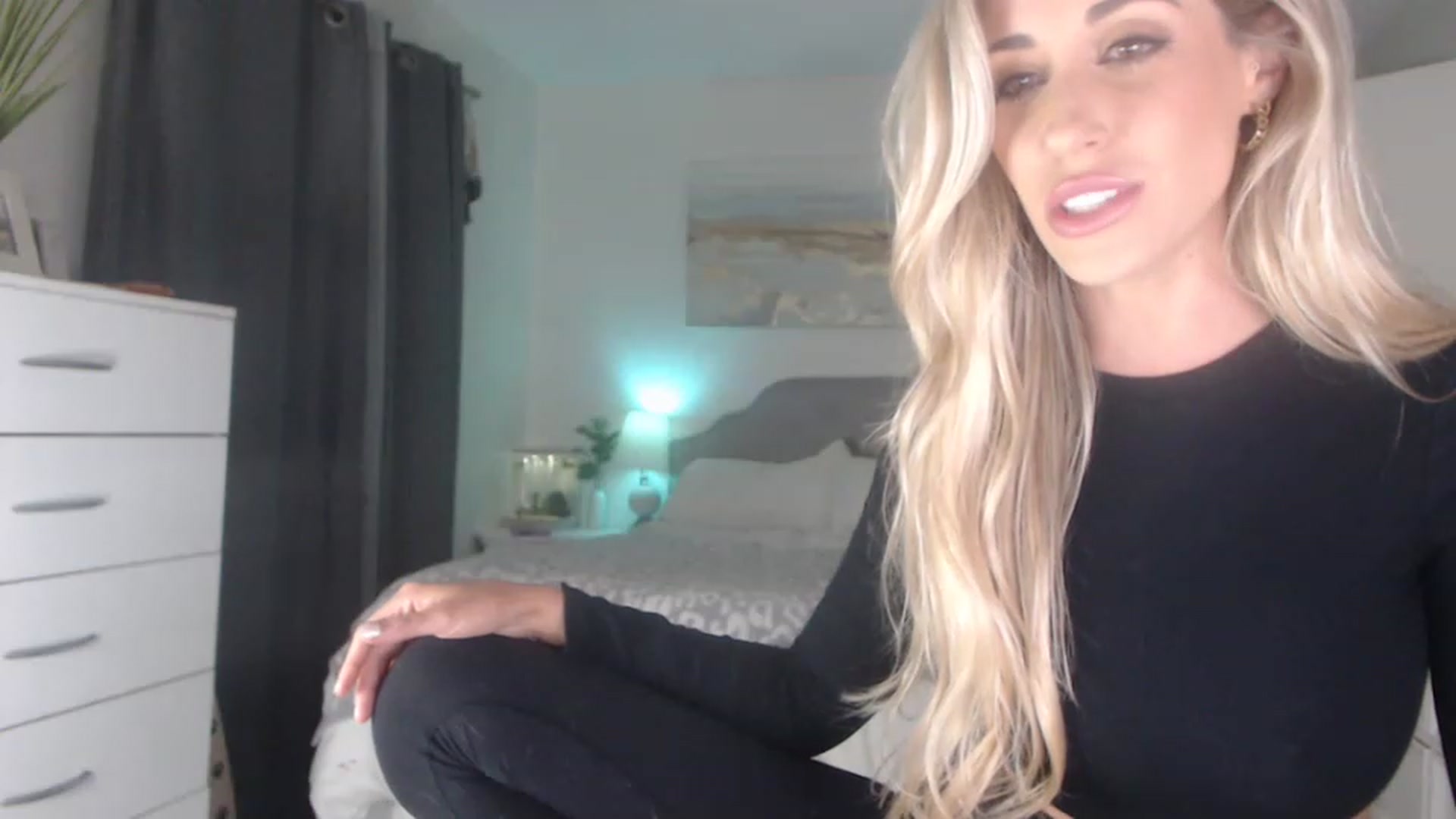 Gallery image thumbnail from Queen_bambii's myfreecams stream on, 07/12/2023, 05:55 image 13 of 20