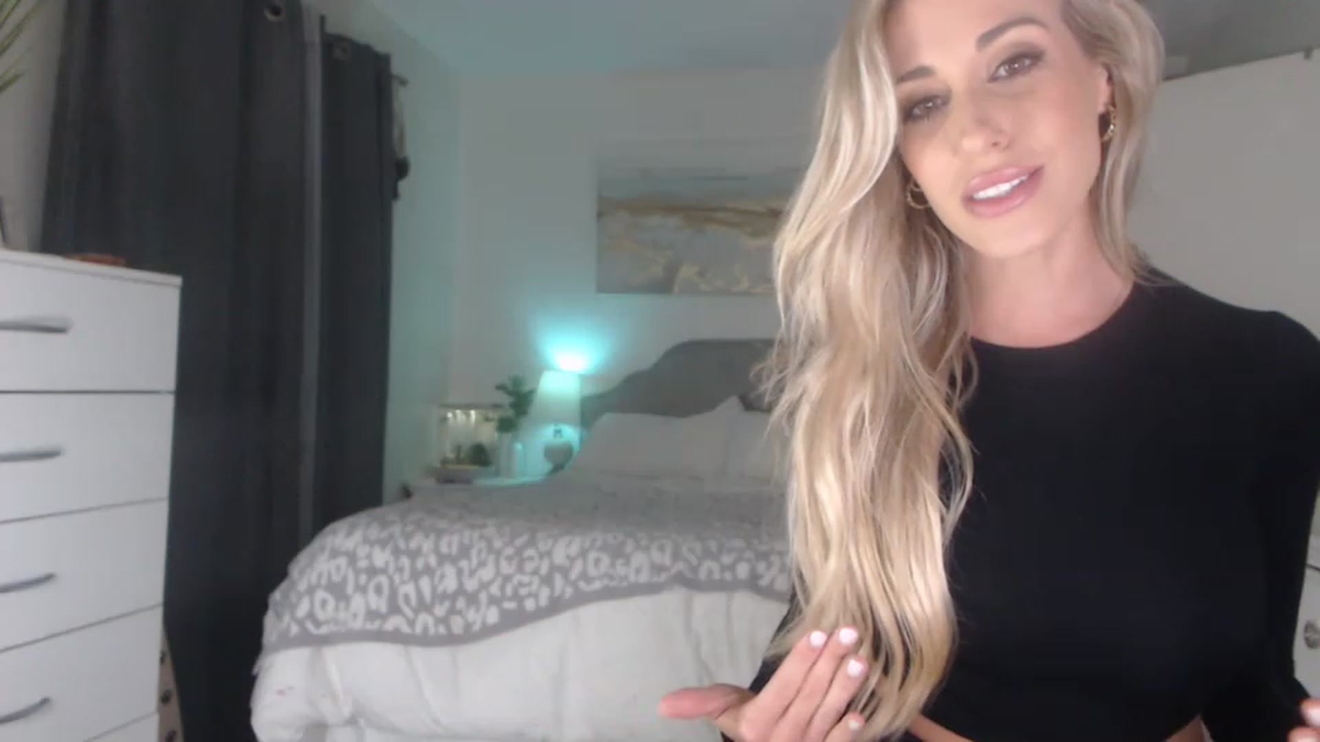 Gallery image thumbnail from Queen_bambii's myfreecams stream on, 07/12/2023, 05:55 image 6 of 20