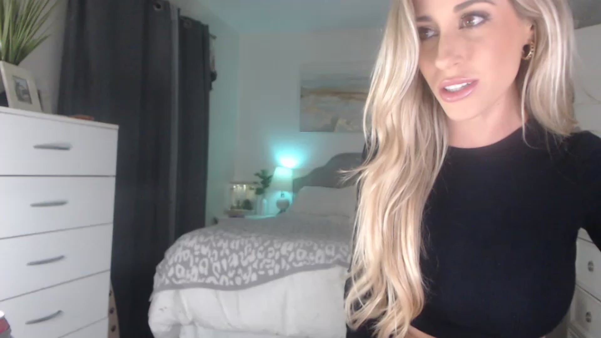 Gallery image thumbnail from Queen_bambii's myfreecams stream on, 07/12/2023, 05:55 image 3 of 20