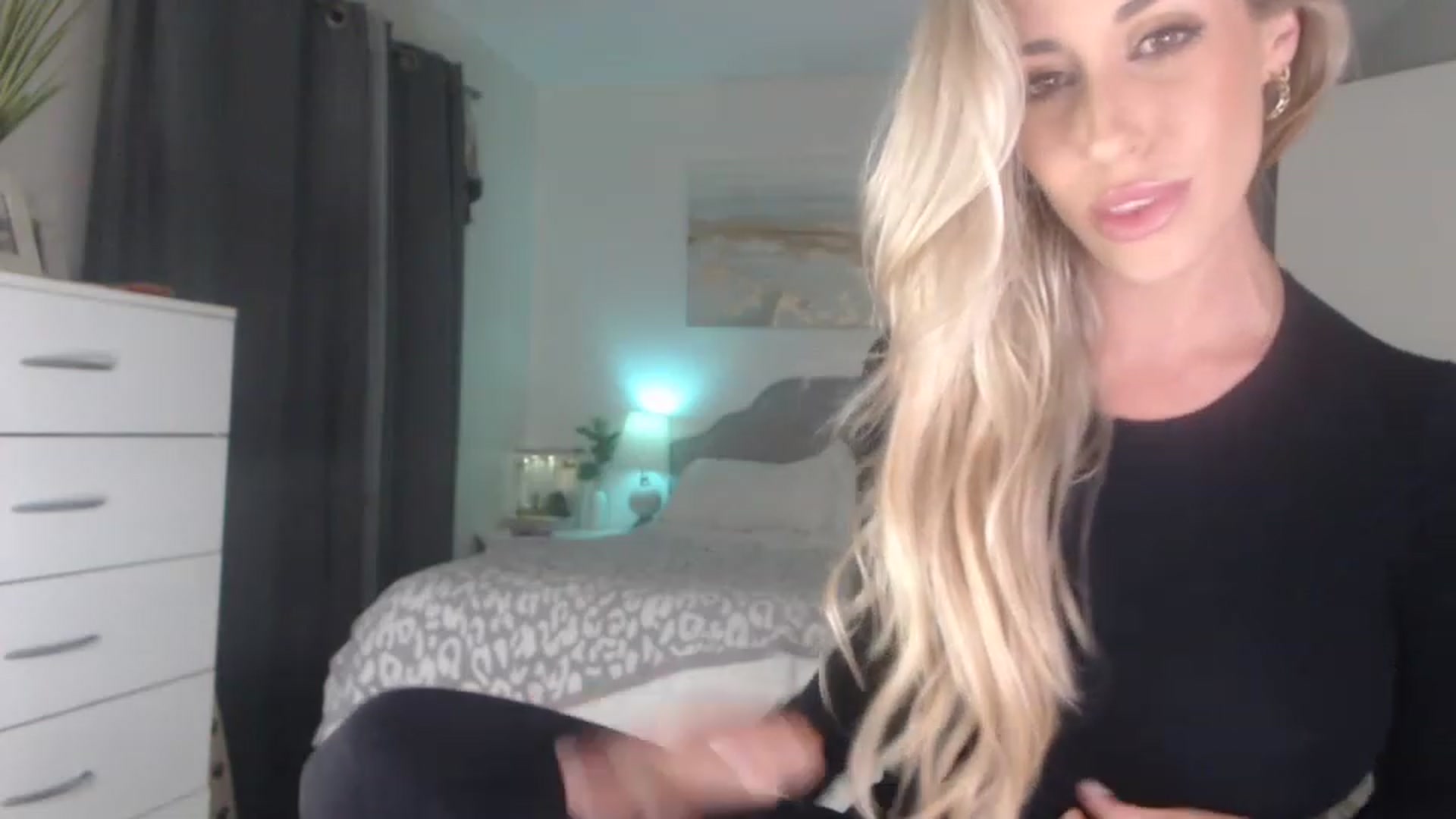 Gallery image thumbnail from Queen_bambii's myfreecams stream on, 07/12/2023, 05:55 image 17 of 20