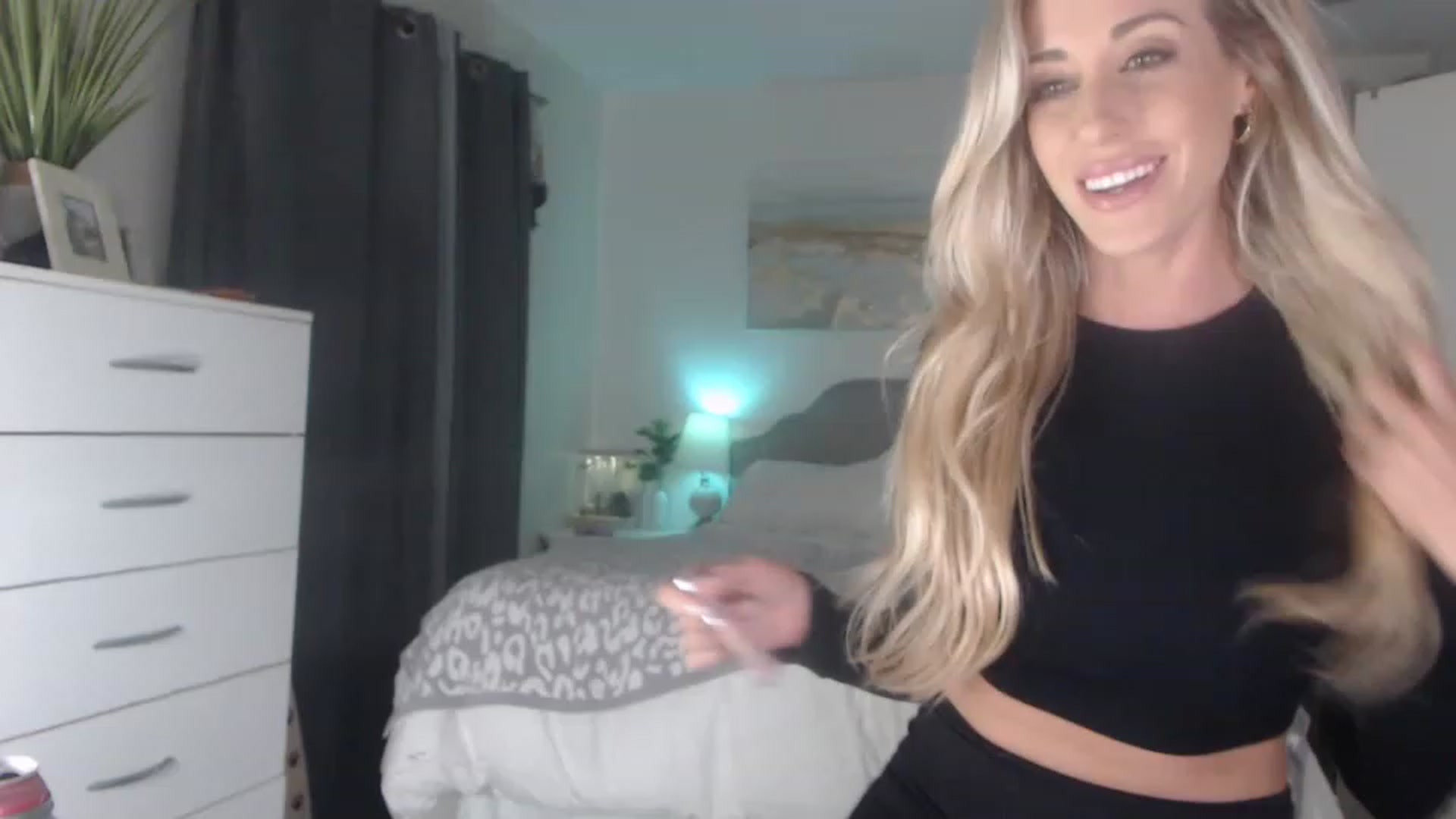 Gallery image thumbnail from Queen_bambii's myfreecams stream on, 07/12/2023, 05:55 image 1 of 20