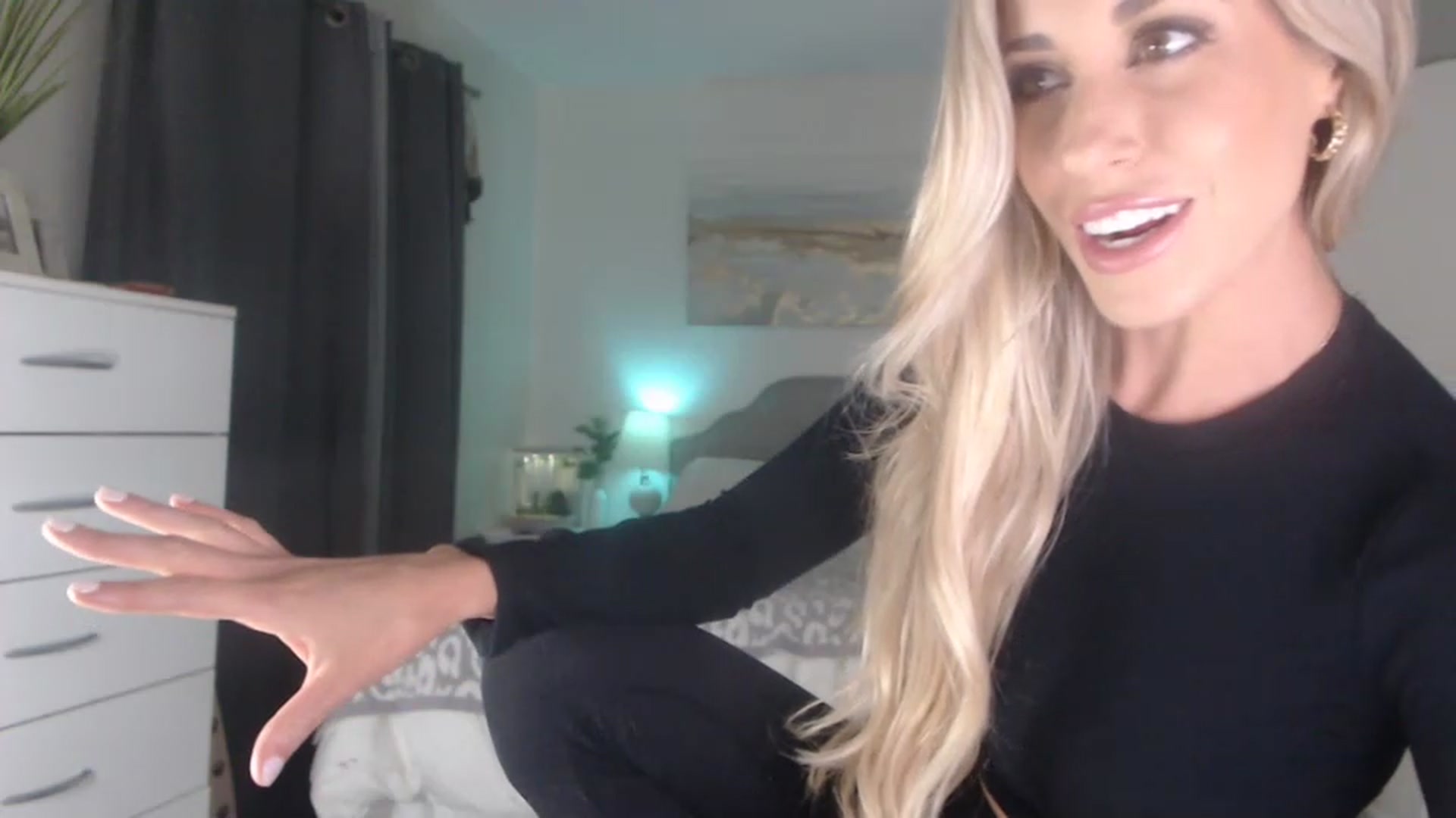 Gallery image thumbnail from Queen_bambii's myfreecams stream on, 07/12/2023, 05:55 image 18 of 20