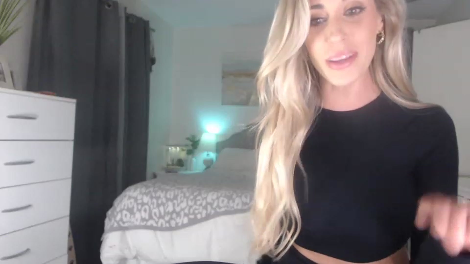 Gallery image thumbnail from Queen_bambii's myfreecams stream on, 07/12/2023, 05:55 image 19 of 20