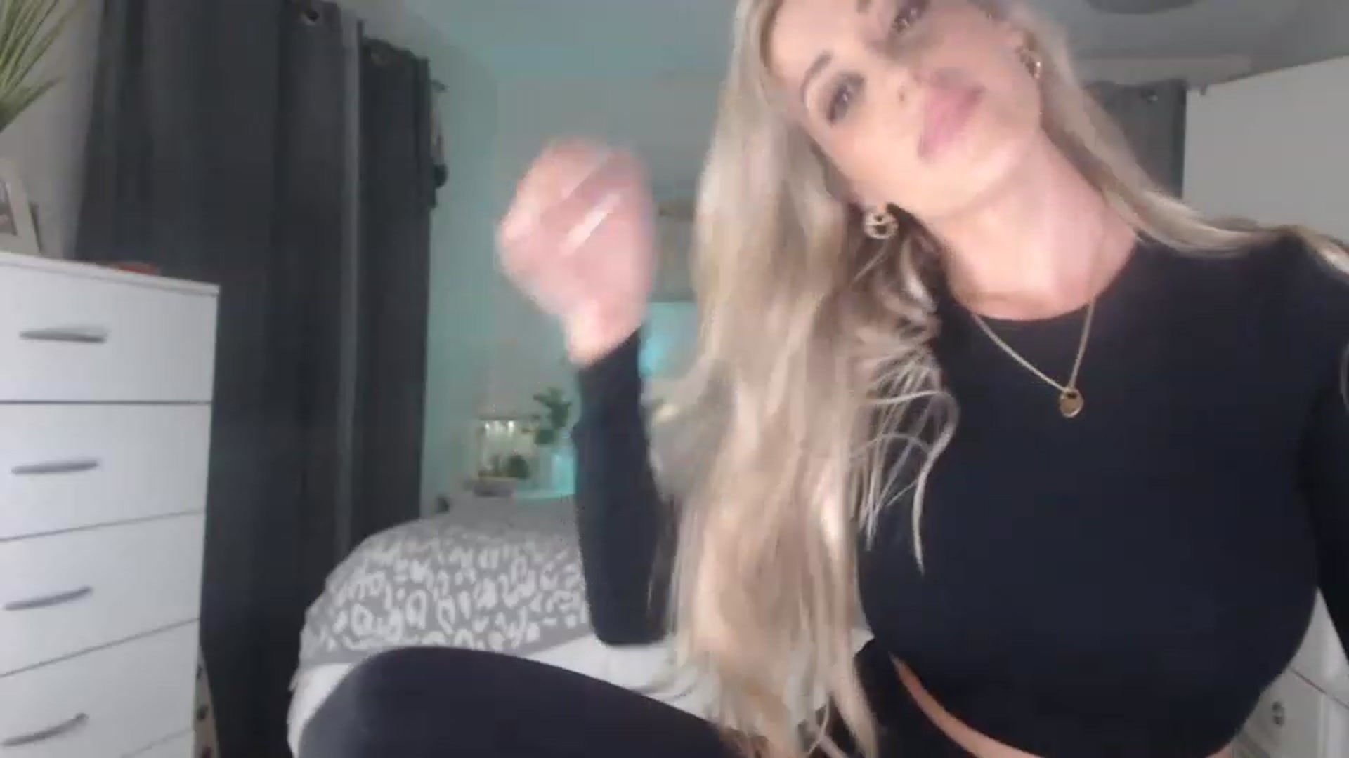 Gallery image thumbnail from Queen_bambii's myfreecams stream on, 07/12/2023, 05:55 image 15 of 20