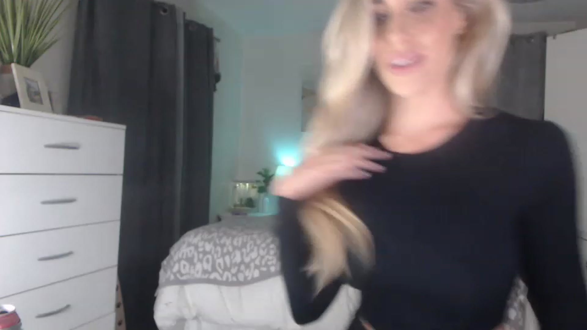 Gallery image thumbnail from Queen_bambii's myfreecams stream on, 07/12/2023, 05:55 image 2 of 20