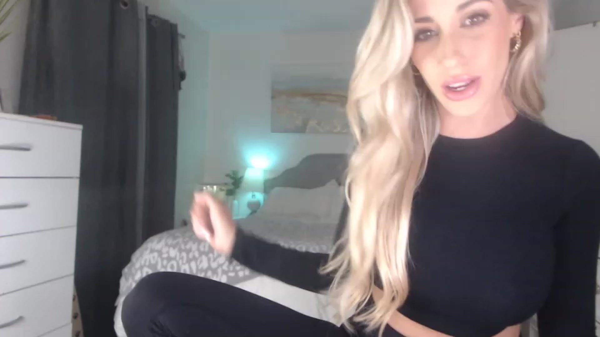 Gallery image thumbnail from Queen_bambii's myfreecams stream on, 07/12/2023, 05:55 image 4 of 20