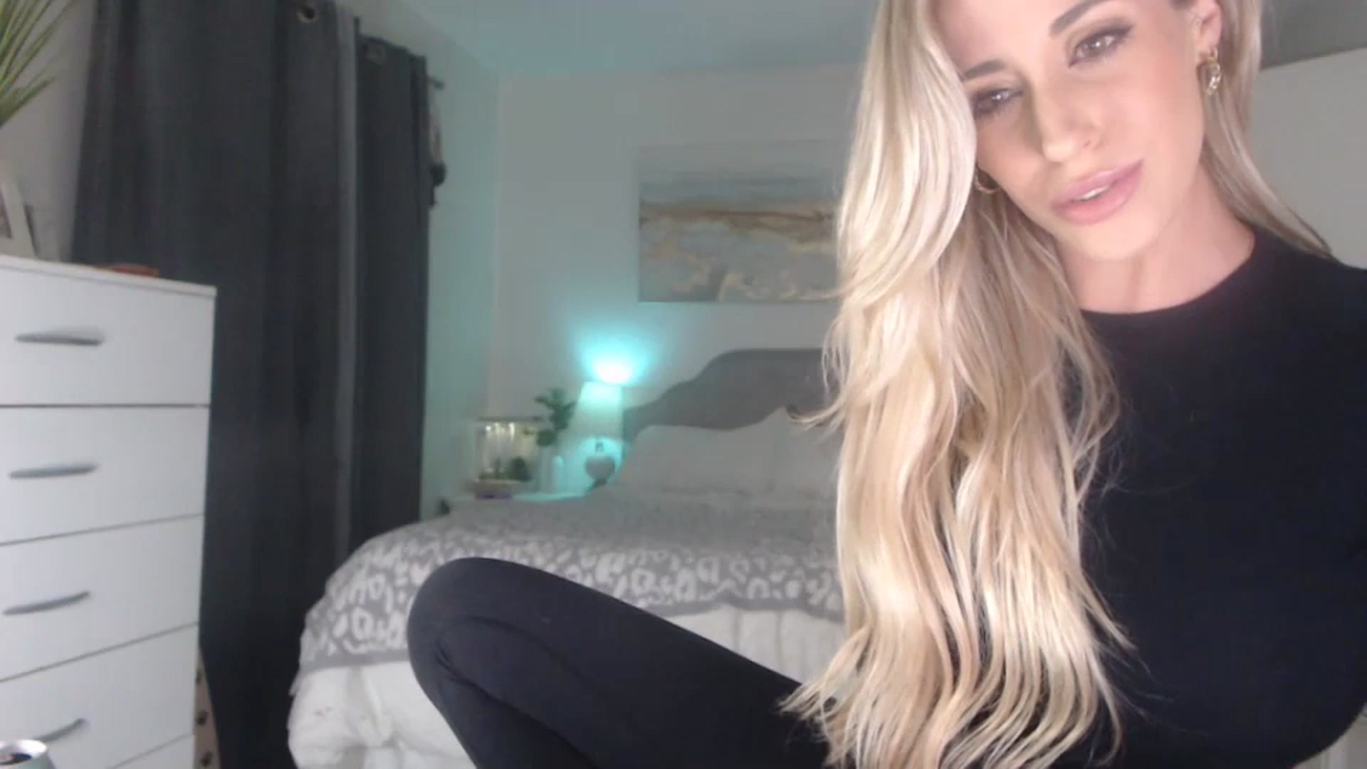 Gallery image thumbnail from Queen_bambii's myfreecams stream on, 07/12/2023, 06:38 image 10 of 20