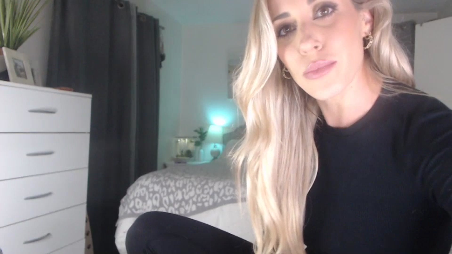 Gallery image thumbnail from Queen_bambii's myfreecams stream on, 07/12/2023, 06:38 image 5 of 20