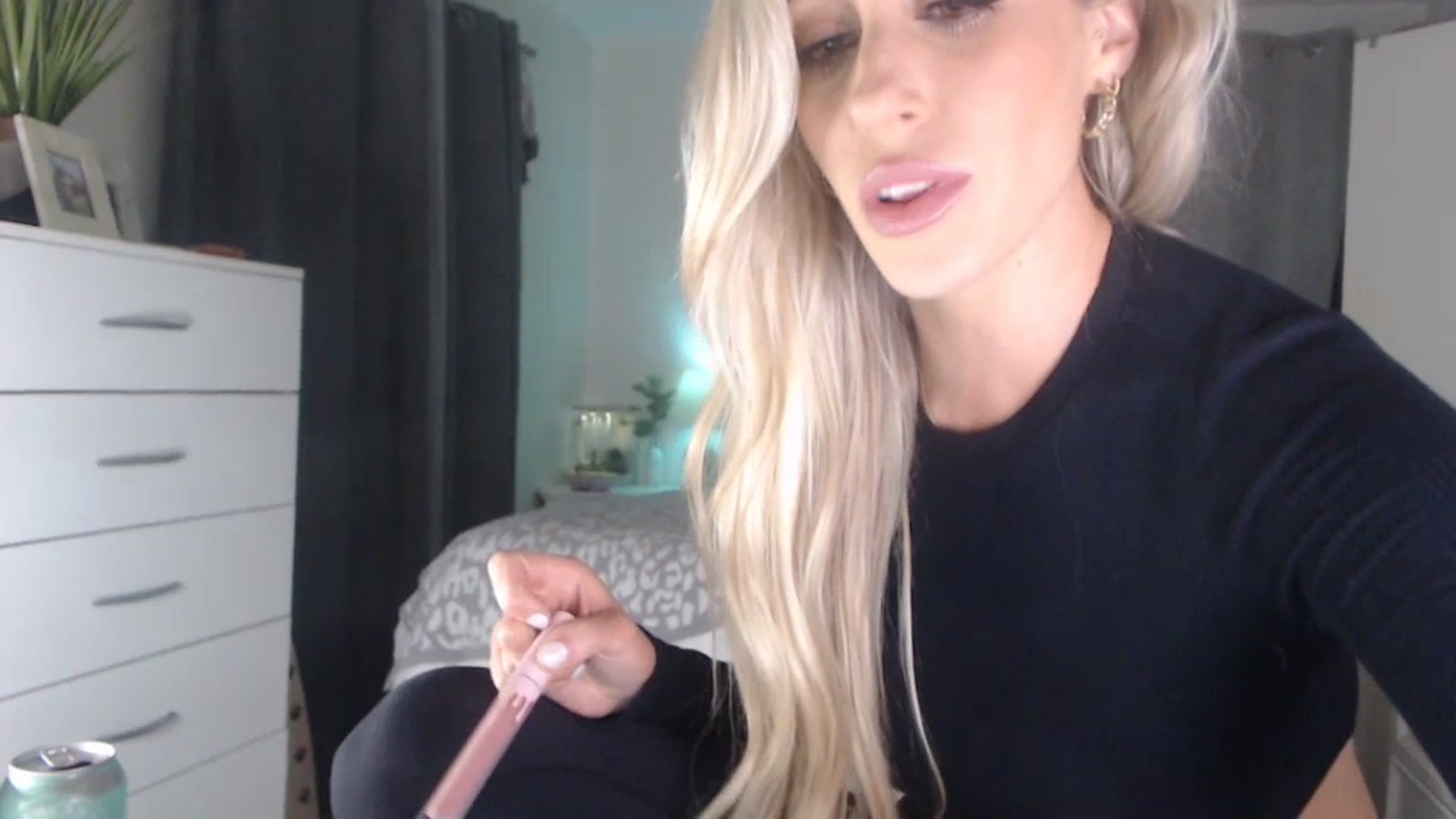 Gallery image thumbnail from Queen_bambii's myfreecams stream on, 07/12/2023, 06:38 image 11 of 20