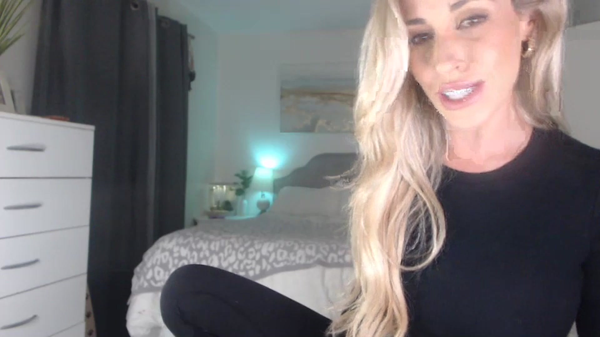 Gallery image thumbnail from Queen_bambii's myfreecams stream on, 07/12/2023, 06:38 image 7 of 20
