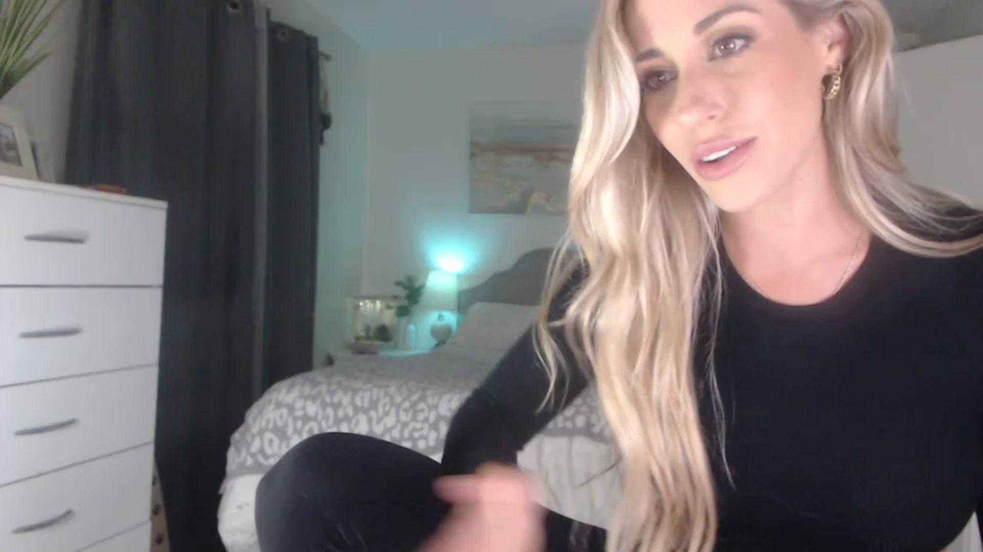 Gallery image thumbnail from Queen_bambii's myfreecams stream on, 07/12/2023, 06:38 image 1 of 20