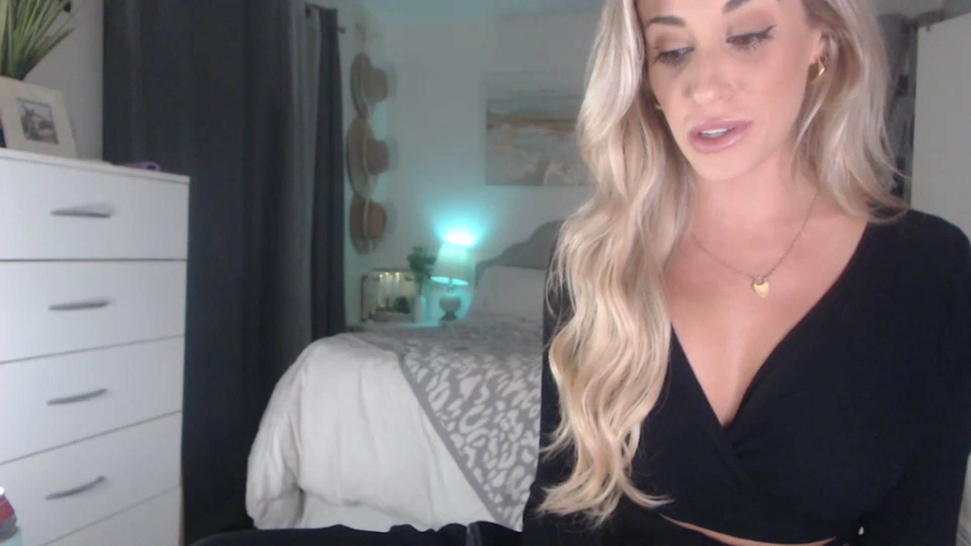 Gallery image thumbnail from Queen_bambii's myfreecams stream on, 07/19/2023, 05:19 image 17 of 20