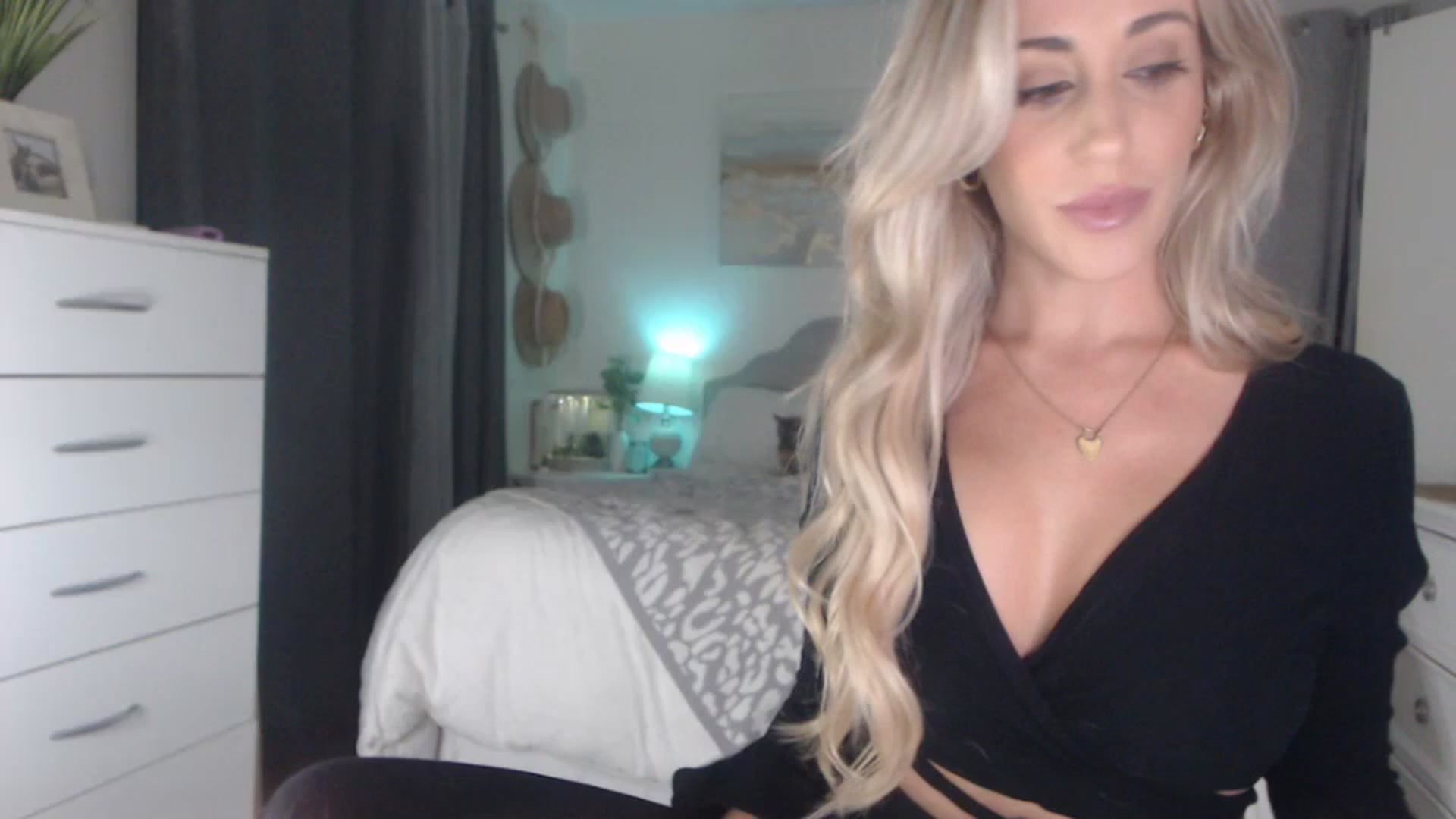 Gallery image thumbnail from Queen_bambii's myfreecams stream on, 07/19/2023, 05:19 image 1 of 20