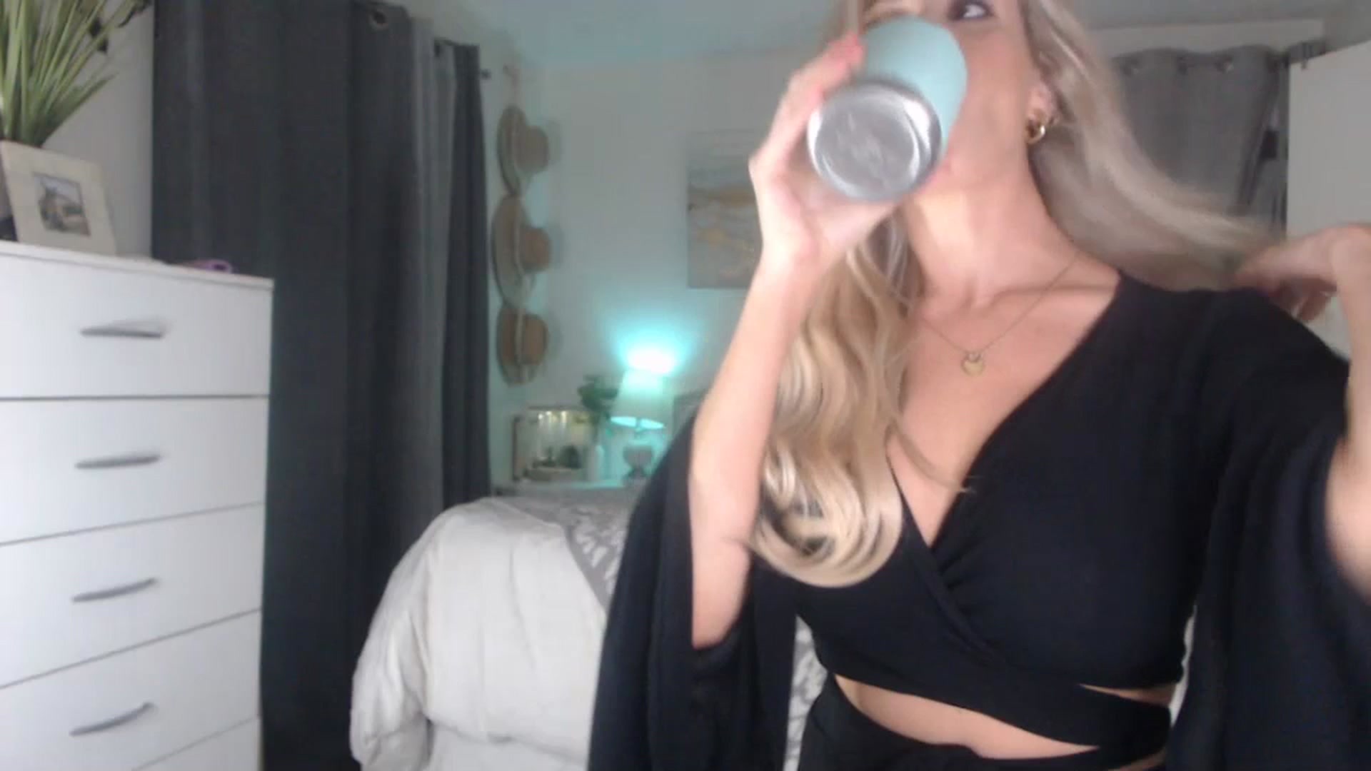 Gallery image thumbnail from Queen_bambii's myfreecams stream on, 07/19/2023, 05:36 image 1 of 20