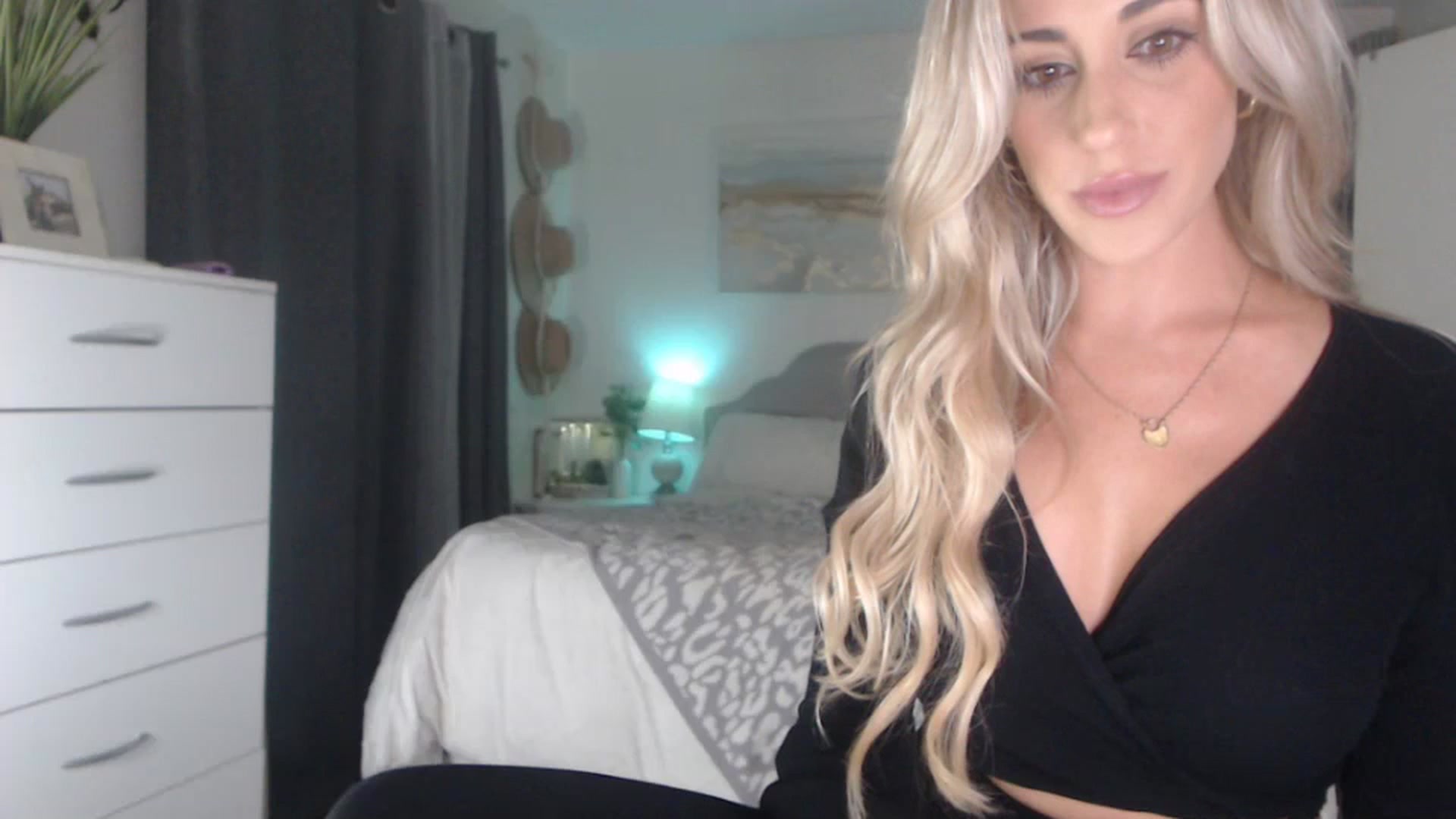 Gallery image thumbnail from Queen_bambii's myfreecams stream on, 07/19/2023, 05:36 image 20 of 20